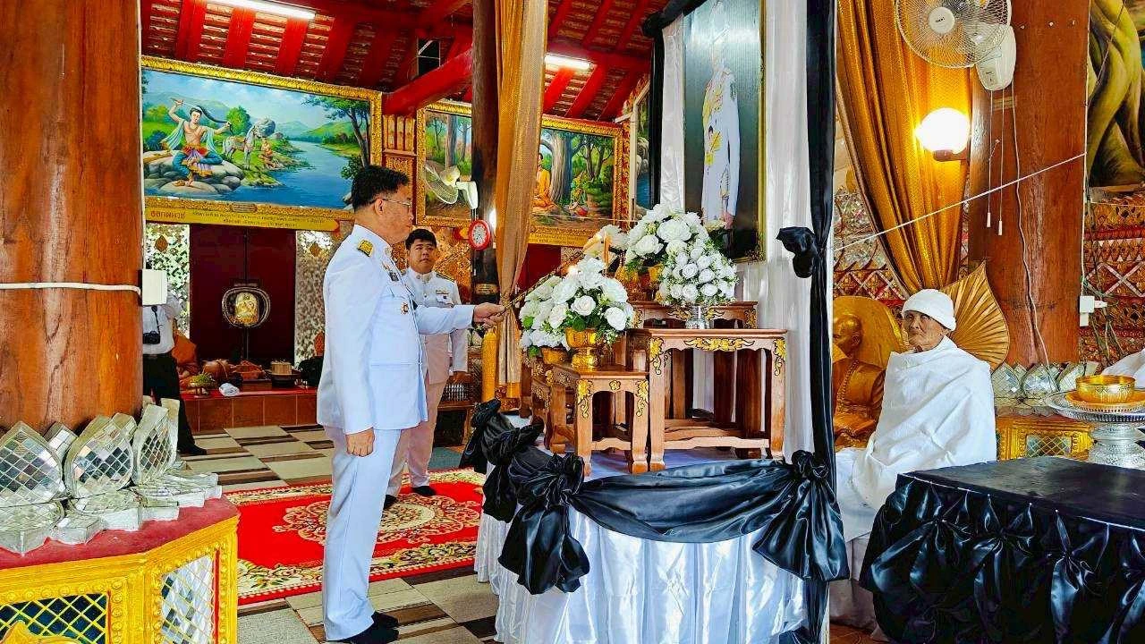 ร่วมพิธีบำเพ็ญกุศลและทำบุญตักบาตร ในวาระครบ 15 วัน (ปัณรสมวาร)
