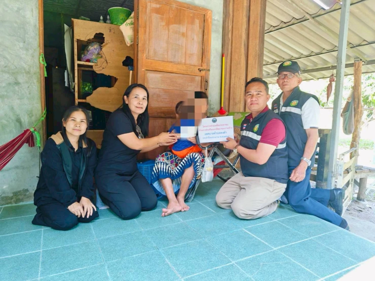 ลงพื้นที่มอบเงินสงเคราะห์ครอบครัว ให้กับผู้ประสบปัญหาความเดือดร้อน