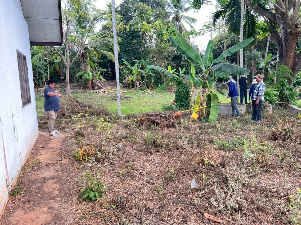 ลงพื้นที่ตรวจสอบอาคารเอนกประสงค์หมู่บ้าน บ้านห้วยหญ้าไซ หมู่ที่ 4 ที่ชำรุด