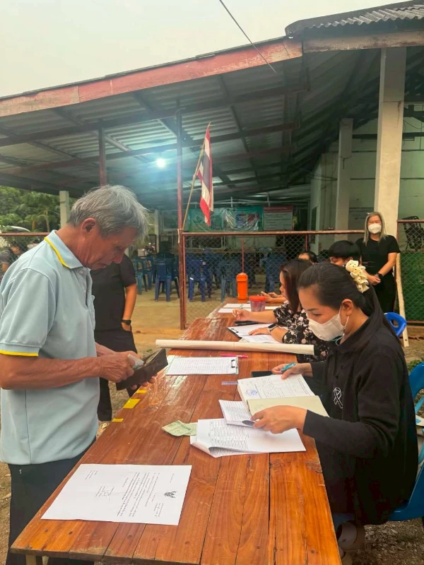 ออกให้บริการรับชำระภาษีเคลื่อนที่ให้กับประชาชน 6 หมู่บ้านในเขตตำบลดงดำ อำเภอลี้ จังหวัดลำพูน